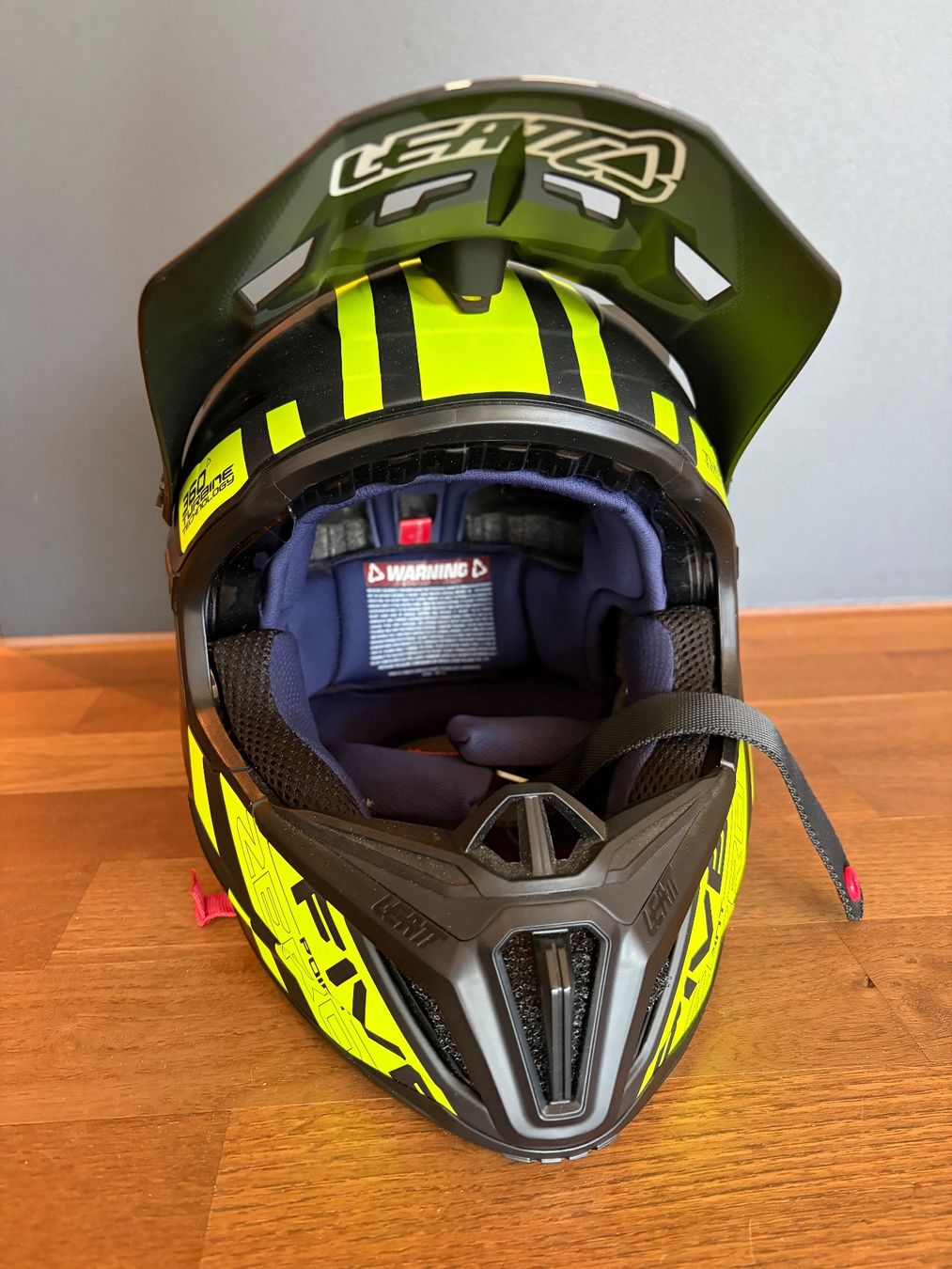 Leatt Caschi: LEATT DBX 5.0 V09 Full Face Helm – Usato da Schmerikon venduto da triathlon2010 1