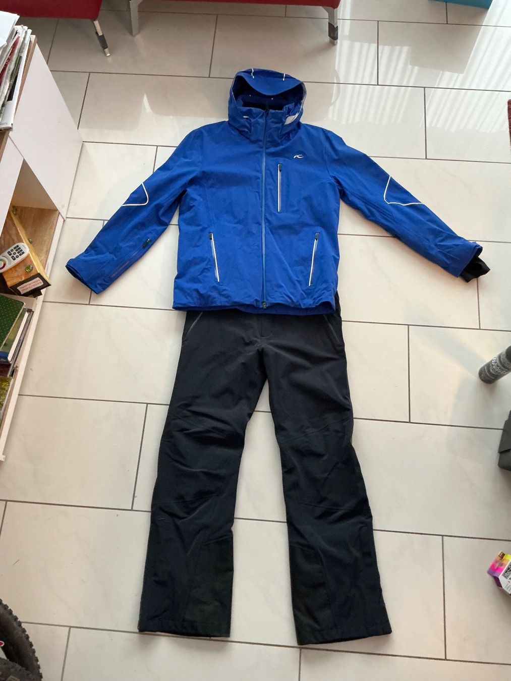 Kjus Costumes, combinaisons de sport et fonctionnelles: Skianzug Kjus – D'occasion à Biel-Benken BL par Sahra1