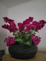 arrangement mit Künstlichen Pflanzen und Orchideen