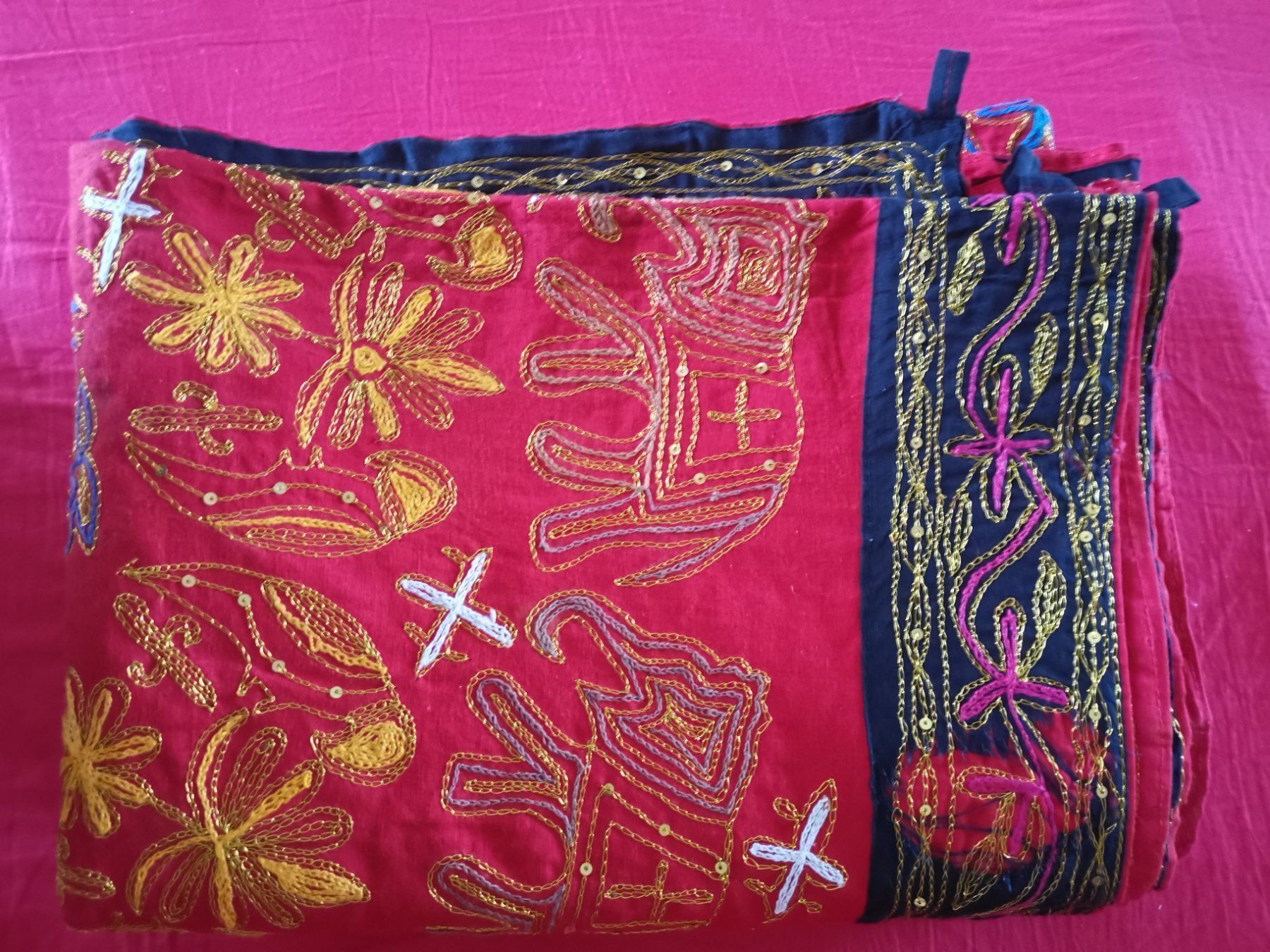 Altra biancheria da tavola: Nappe rouge brodée pakistanaise – Usato da Courtepin venduto da Fin_dj7p 1