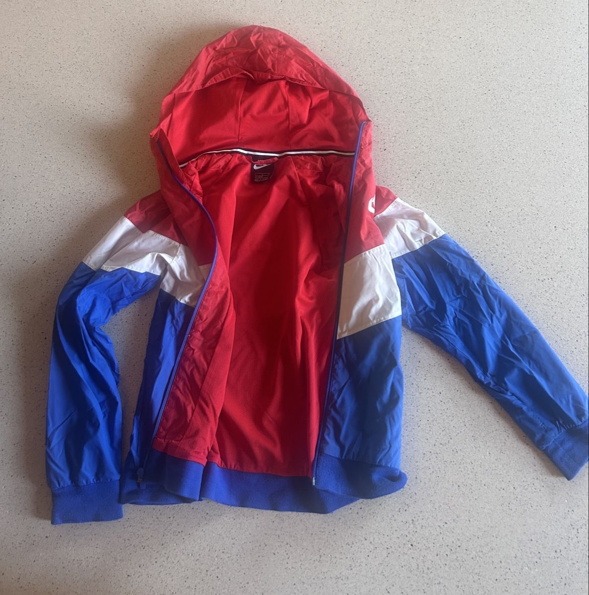 Nike Vestes: Windstopperjacke Nike Gr. 147-158 – D'occasion à Seewil par zorro72 2