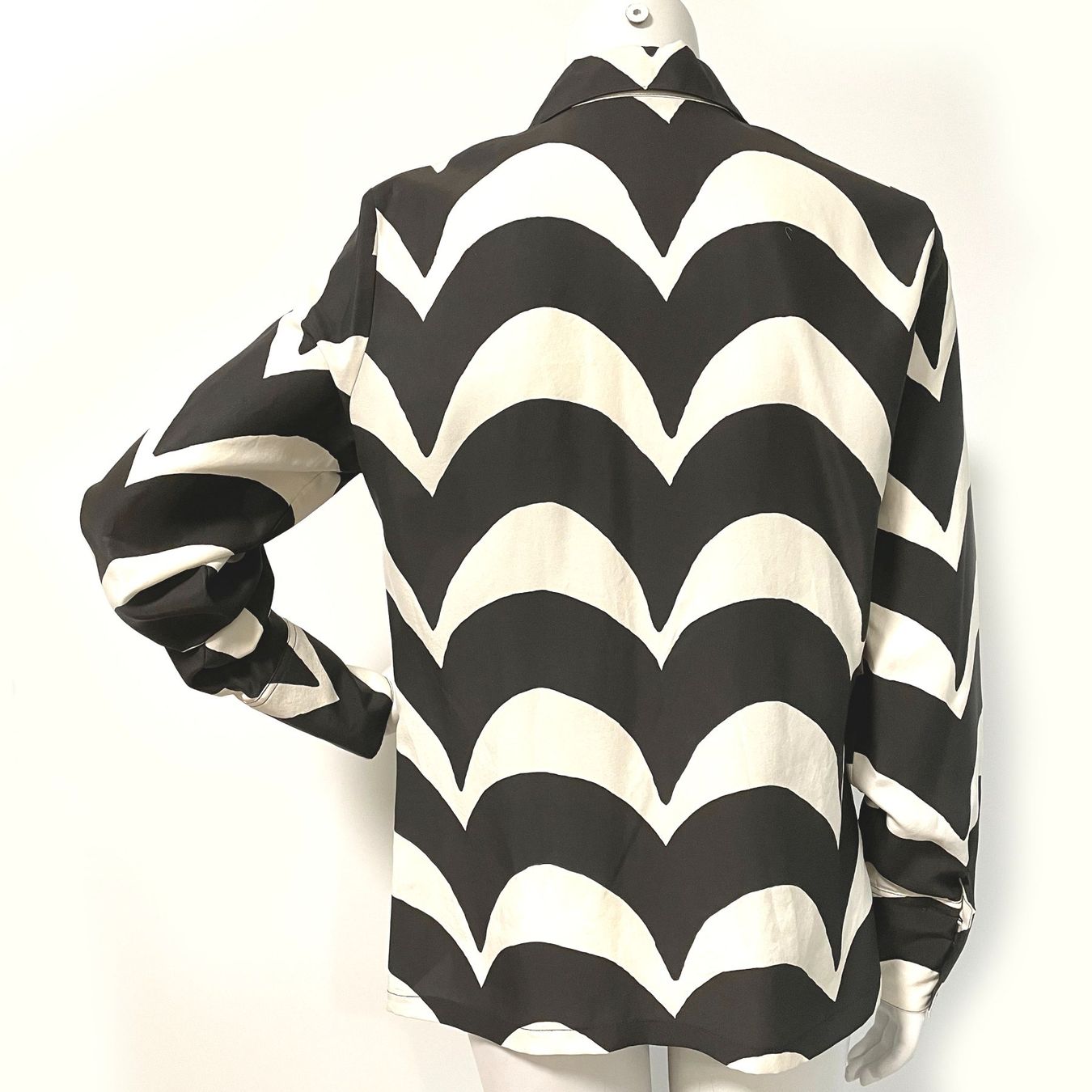 Marimekko Blusen: Bluse Seide Gr. M/L Marimekko Bogenmuster VINTAGE 1990s – Gebraucht aus Brüttisellen von Buxus 1