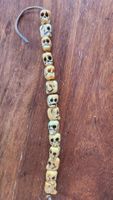 Armband aus Totenkopf Holzperlen 