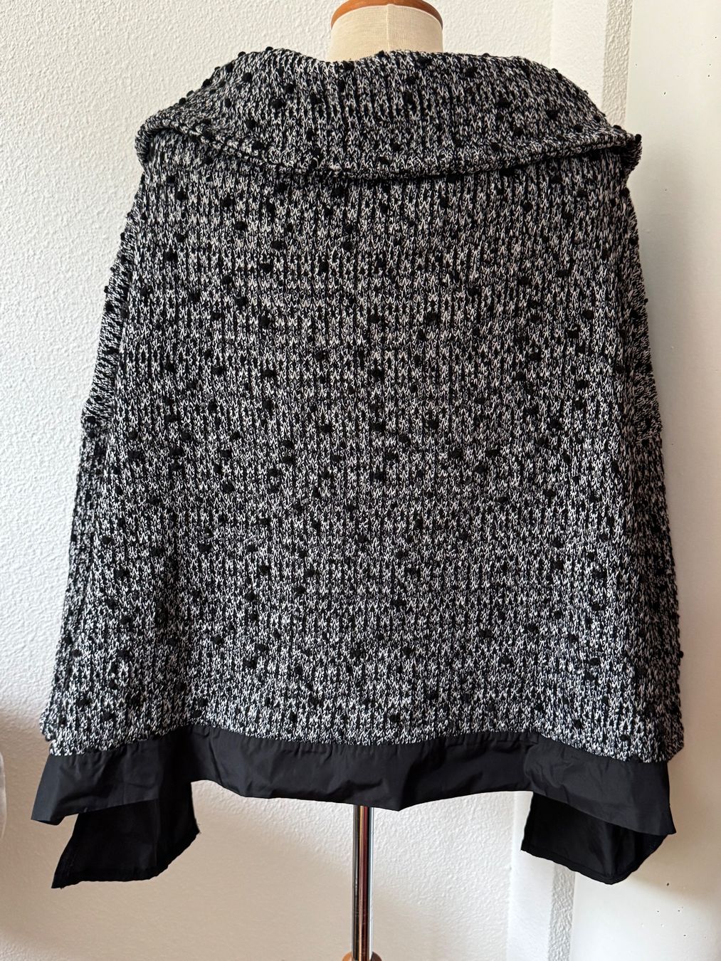 Maglioni & Felpe: Pull LUUKAA oversize noir et blanc, taille 40-42 – Nuovo (secondo la descrizione) da Morges venduto da sandy069 2