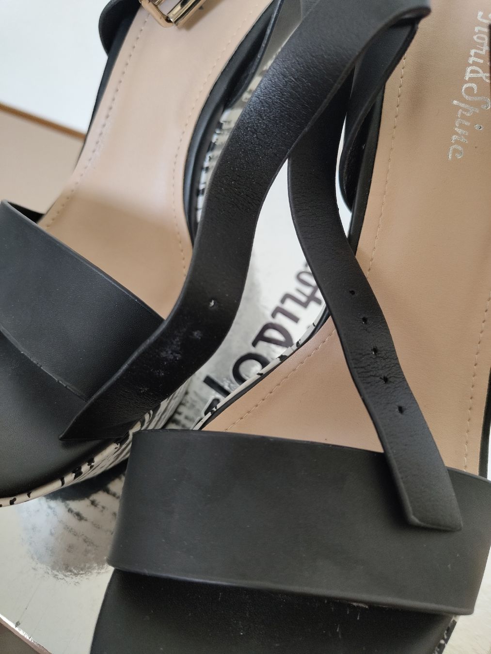 Scarpe da donna: Sandali con zeppa, nero e bianco, n.40 / nuovi – Nuovo e nell'imballaggio originale da Lugano venduto da mar_5j2q 5