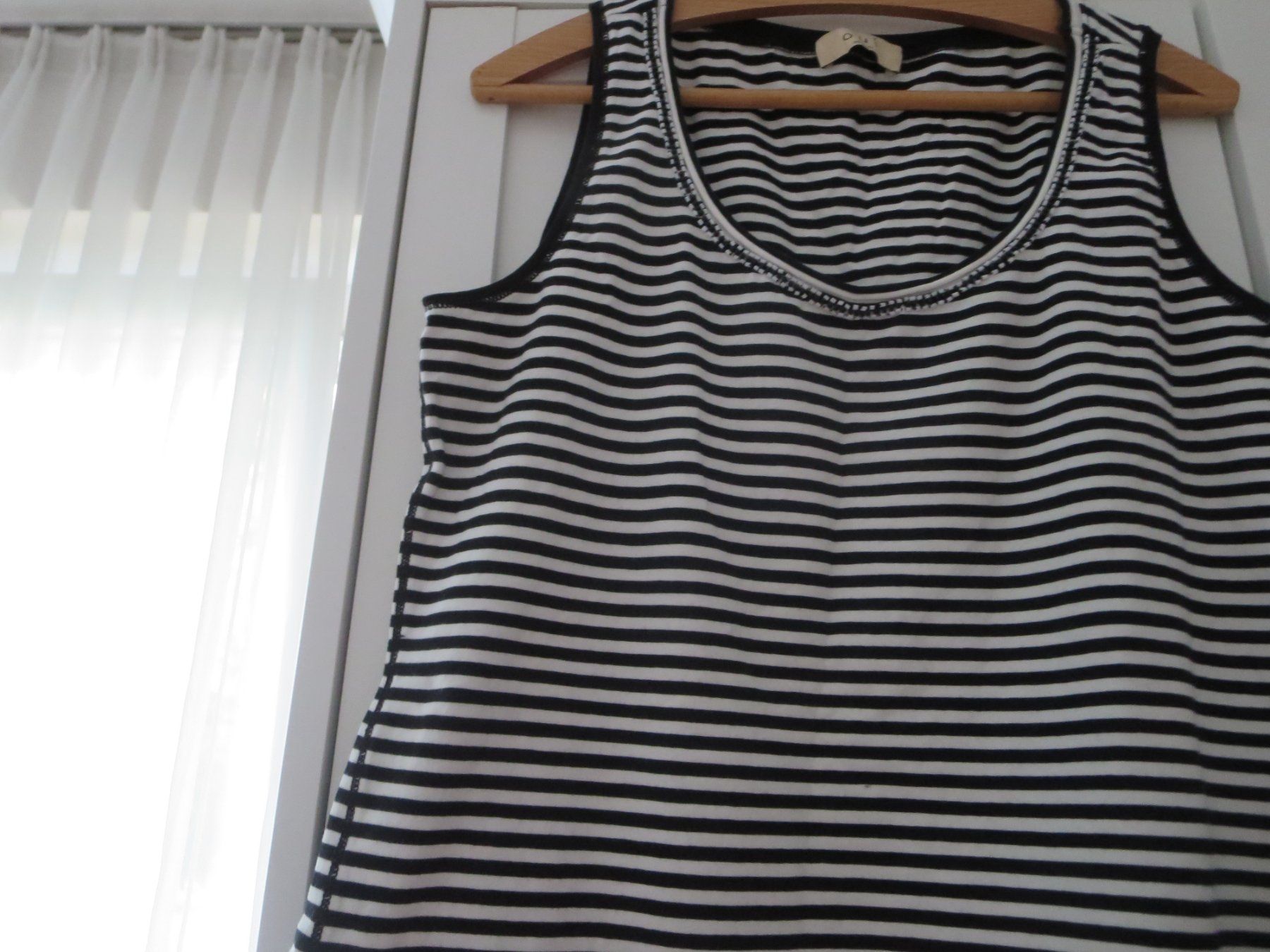 T-Shirts: 2 Ärmellose Damen Shirts /Gr. 42 – Gebraucht aus Wallisellen von Arvenstube 7