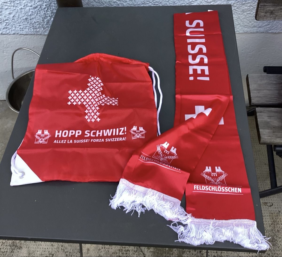 Feldschlösschen Bandiere: Fan-Set von Feldschlössli Schweiz – Nuovo (secondo la descrizione) da Niederlenz venduto da lil_jxk8 2