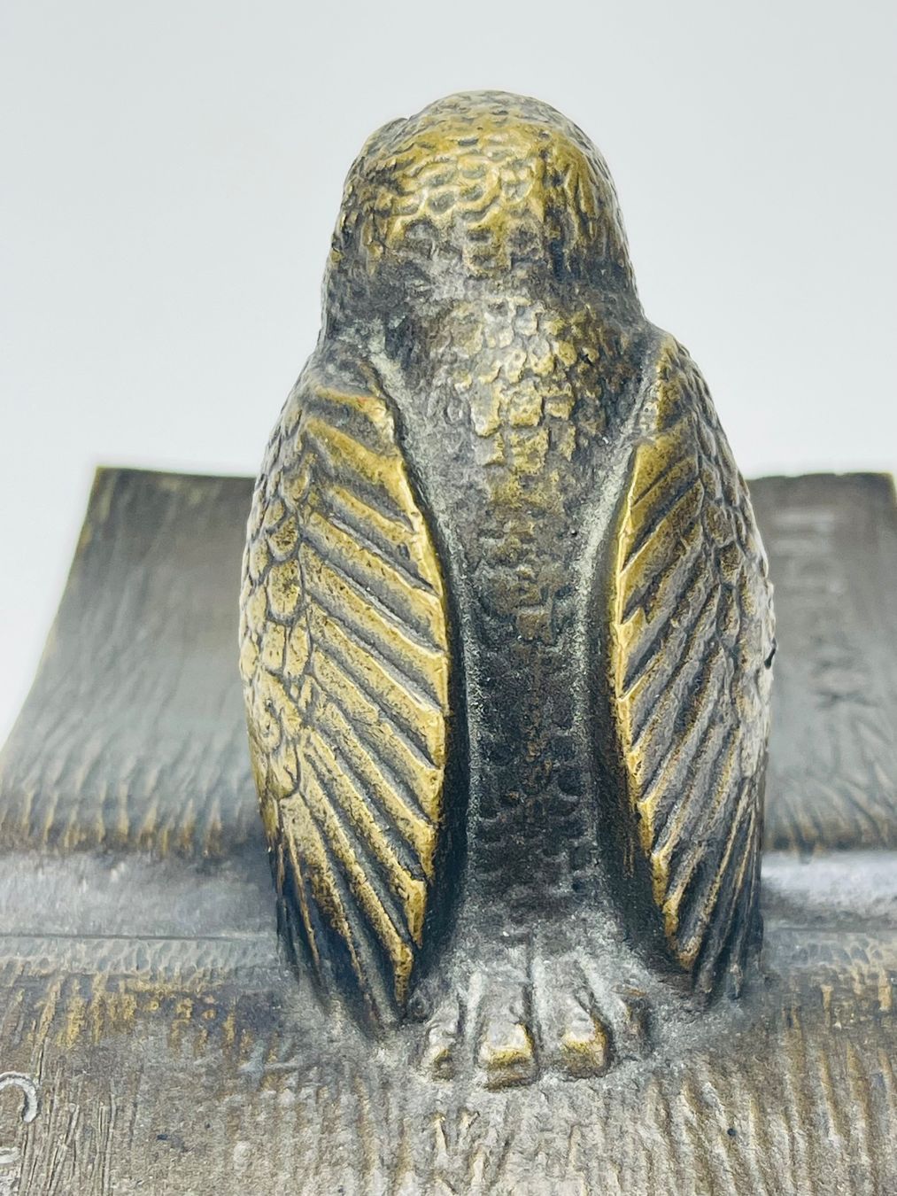 Statuette: Antike Bronze-Figur: Eule auf Buch (J.F. Büchs, um 1900) – Usato da Zürich venduto da Arche_Brockenhaus 7