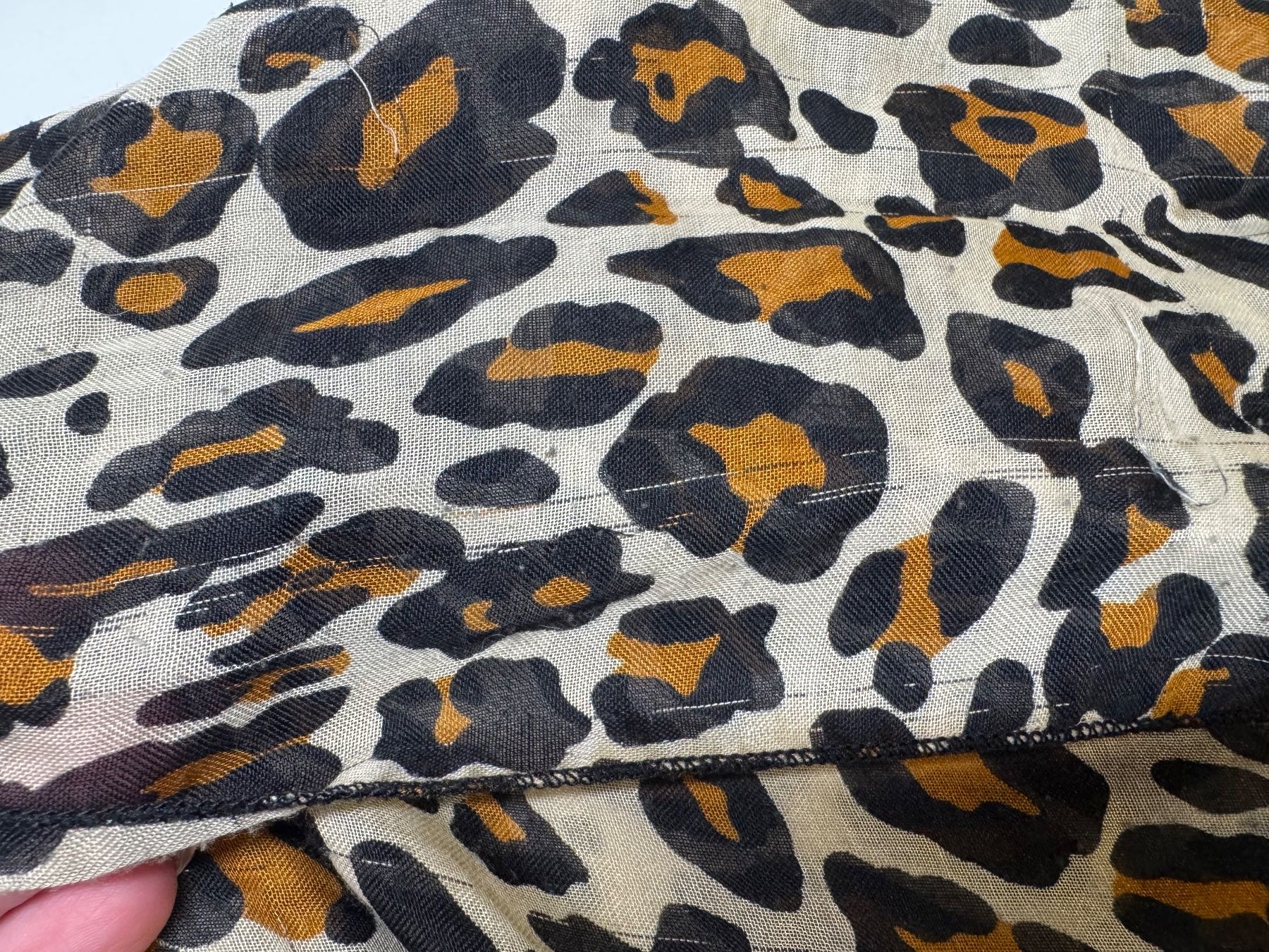 H&M Foulard & Sciarpe: Schal mit Leopardenmuster von H&M – Usato da Grosswangen venduto da shoes.bags.and.co 4