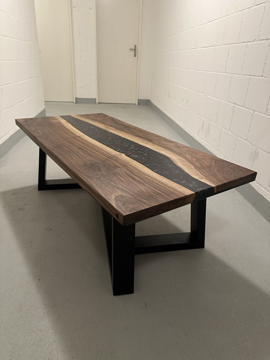 Tische: Couchtisch Nussbaum Epoxidharz – Neu (gemäss Beschreibung) aus Oftringen von zeki05