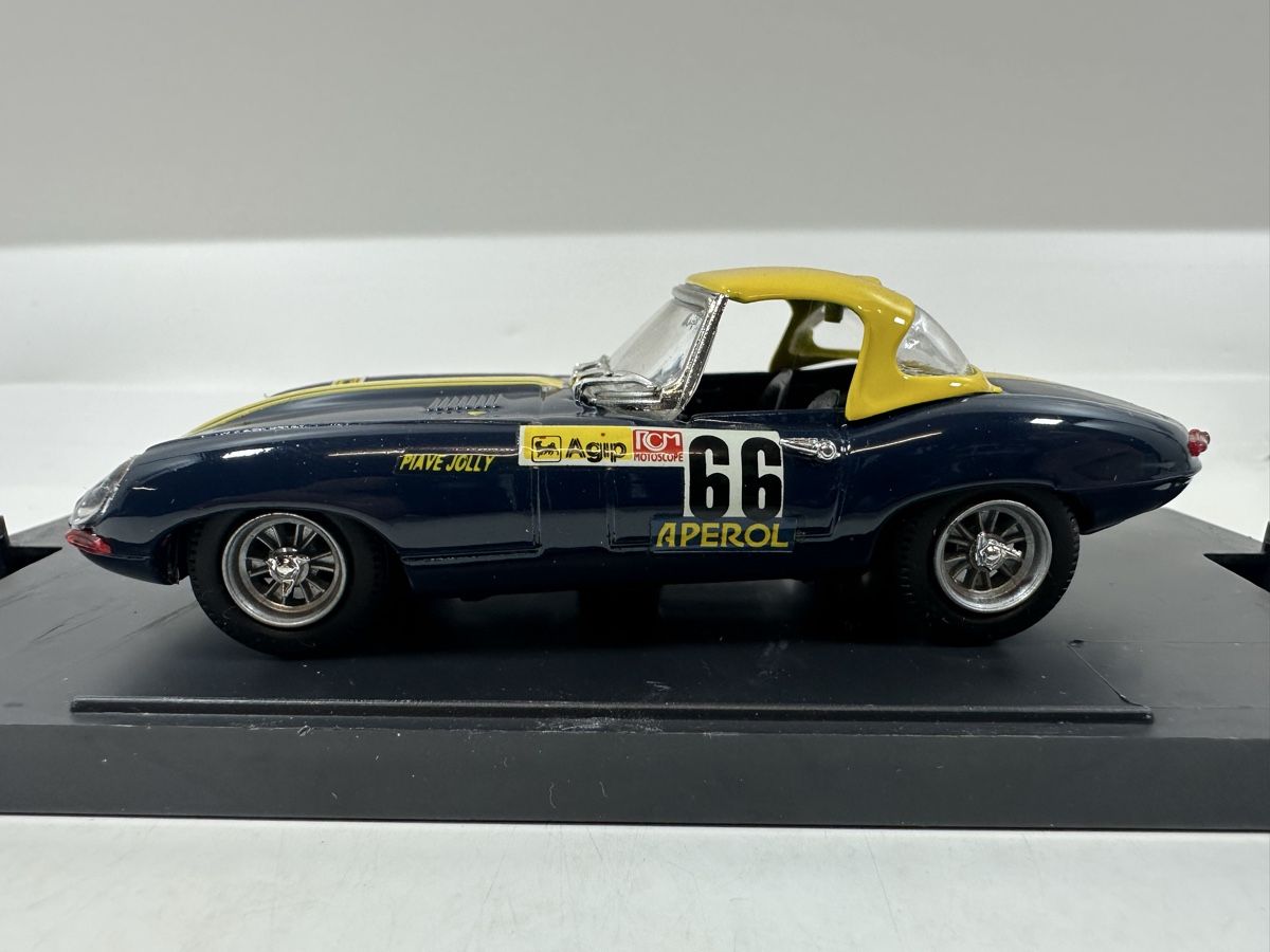 Jaguar Modellini d'auto: 1961 Jaguar E Type 1:43, inkl. Acrylbox, BEST MODEL – Nuovo (secondo la descrizione) da Zofingen venduto da rf9_x2xt 2