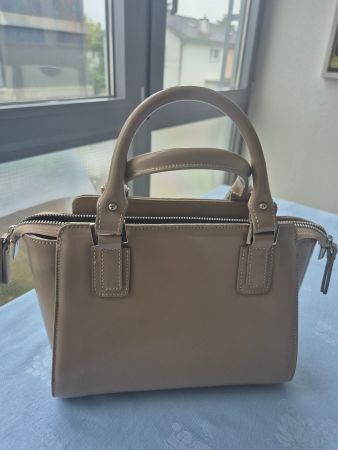 Elegante Handtasche, Lackleder taupe Hochwertige Ausstattung