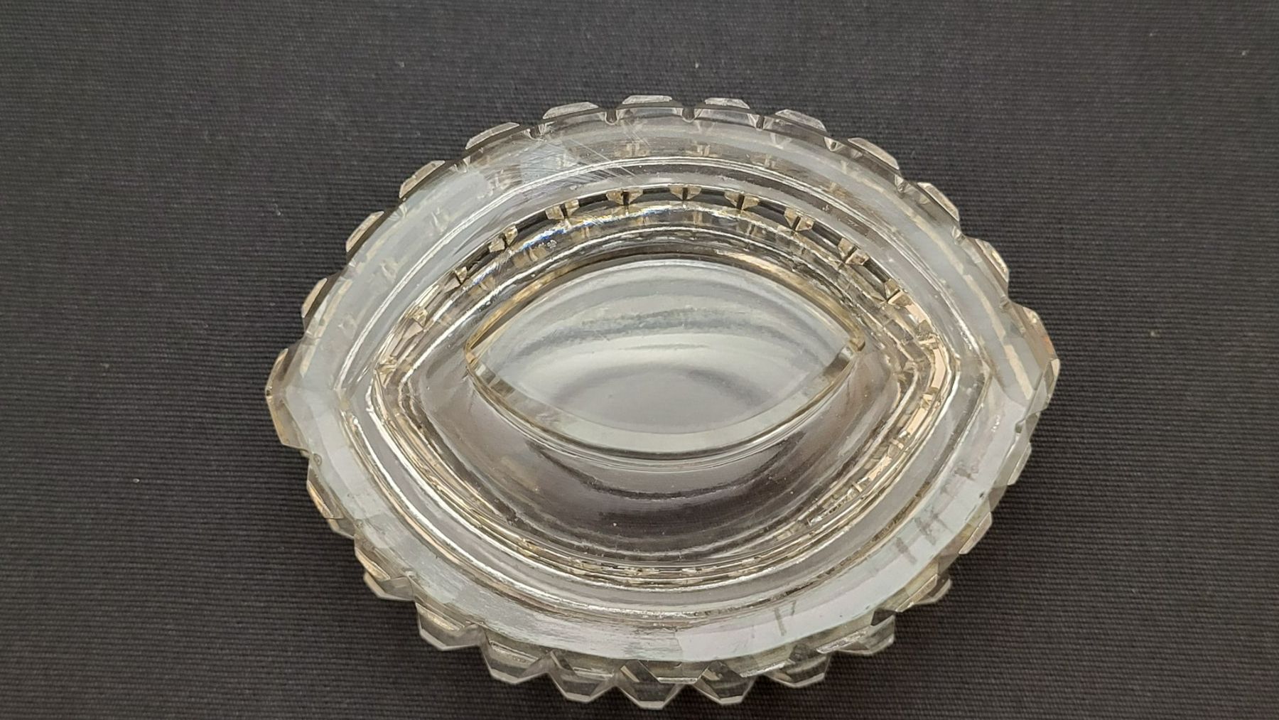 Figuren: Antike Glas-Dose – Gebraucht aus Basel von spinne02 7