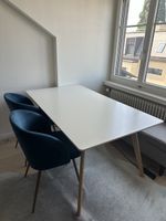 Weisser Esstisch