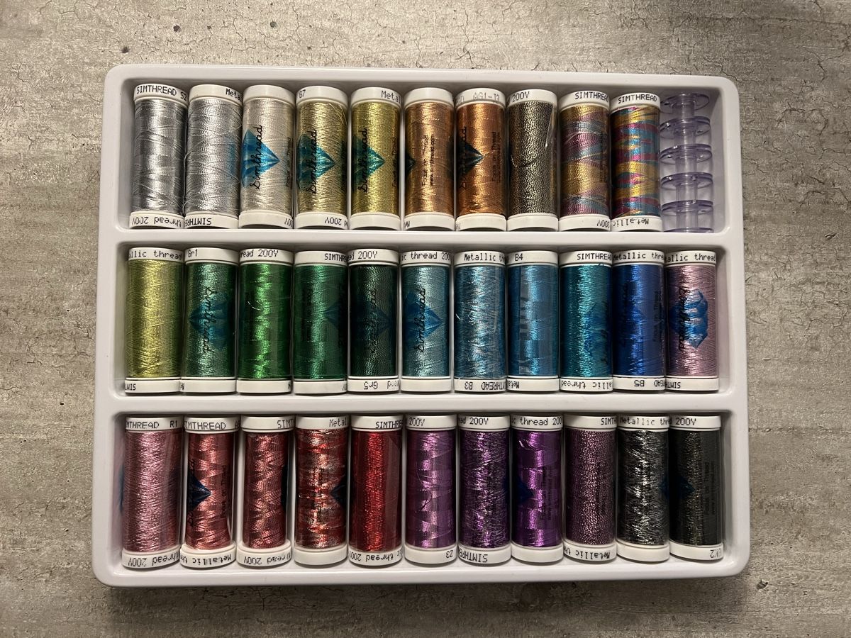 Kordeln & Faden: Simthread Stickgarn / Nähgarn-Set – 32 Stück, Top Zustand – Neu (gemäss Beschreibung) aus Stein AG von Anastasia_Asya