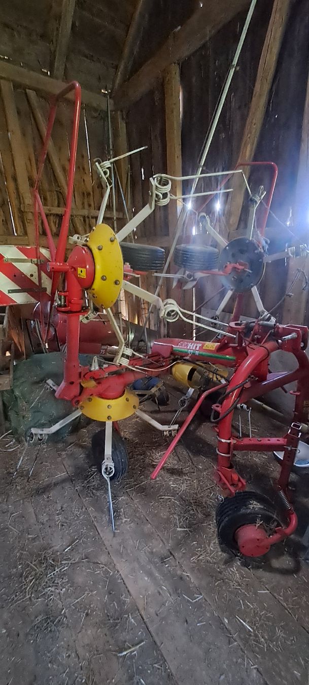 Toutes les machines: Pöttinger Kreiselheuer – D'occasion à Oberhelfenschwil par Fiat1880 1