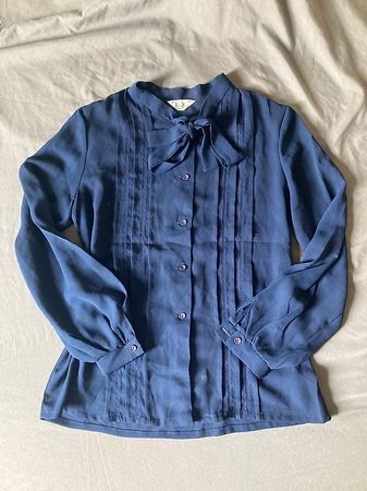Elegante Le lic Bluse mit Schleife, dunkelblau, Grösse M
