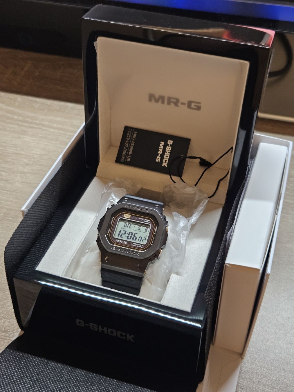 Casio Uhren: Casio MRG-B5000R-1DR + garantie – Neu (gemäss Beschreibung) aus Vevey von Photech 1