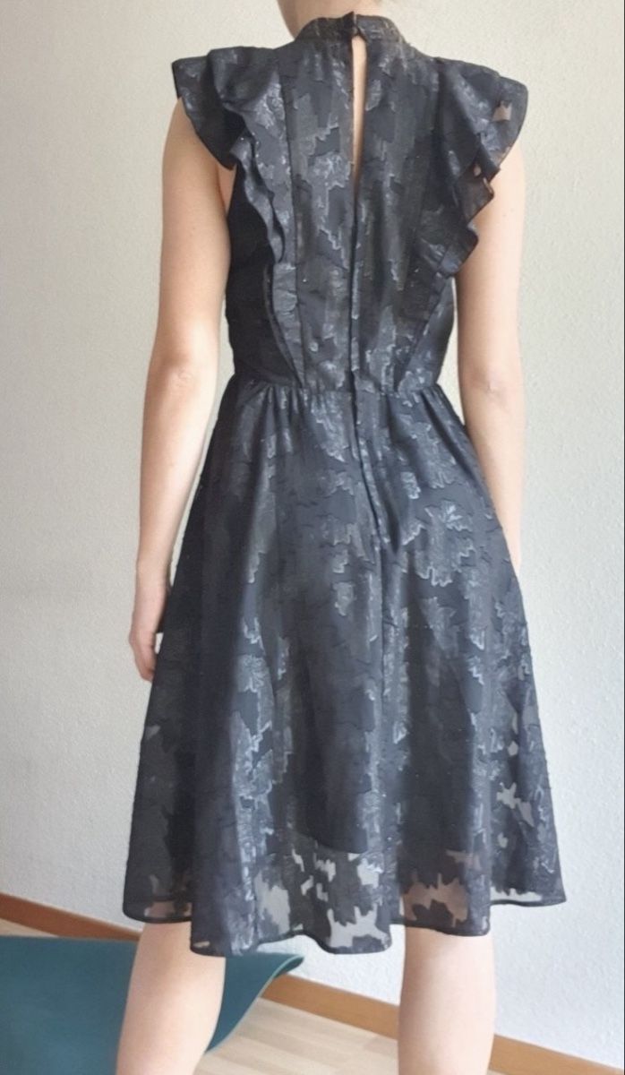 H&M Vestiti: Festliches Kleid mit Glitzereffekt – Nuovo (secondo la descrizione) da Rorschacherberg venduto da QuoAli 2