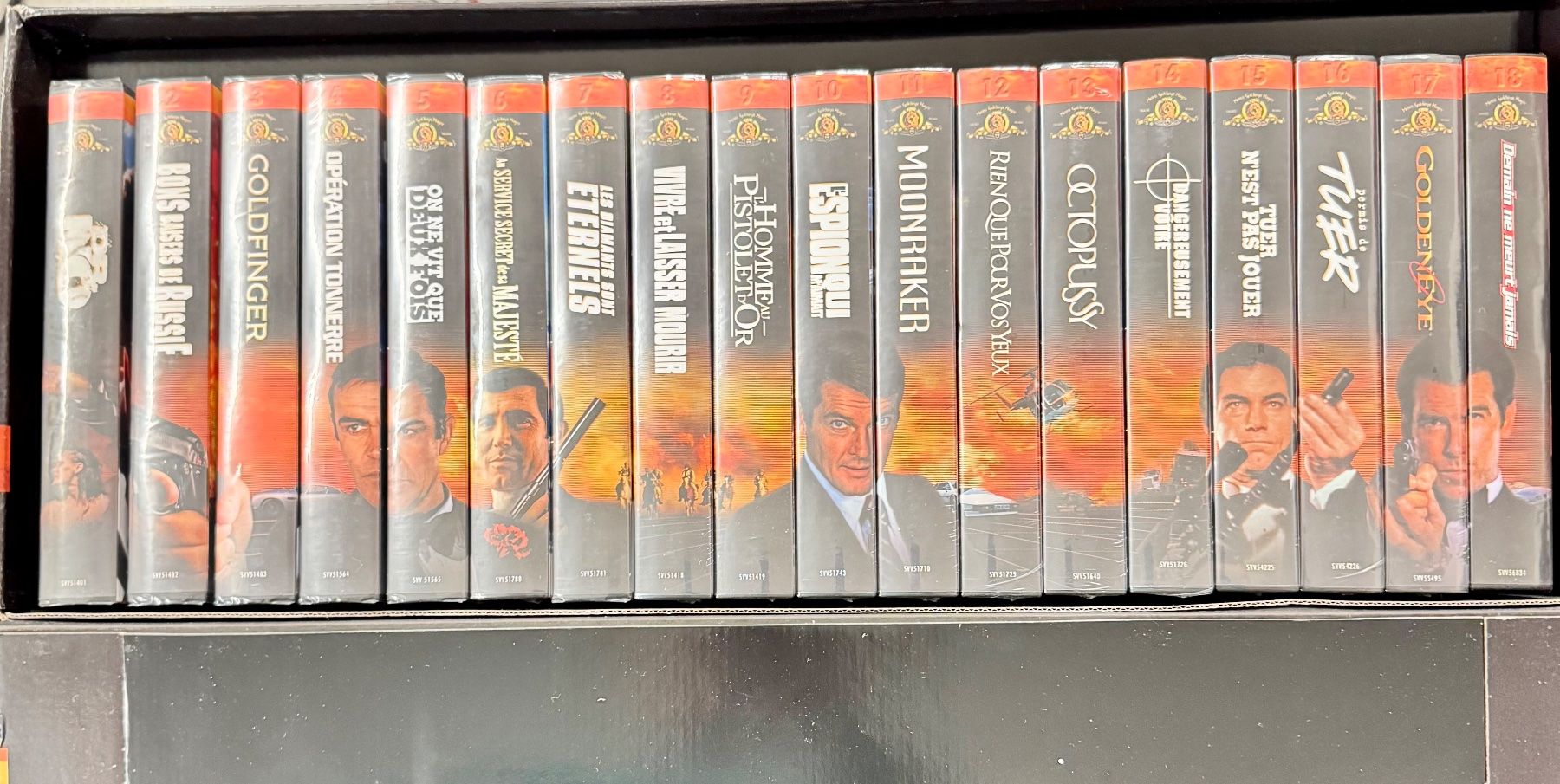 Tutti i VHS: Coffret cassettes VHS James 007 – Nuovo e nell'imballaggio originale da Pieterlen venduto da leothi01 1