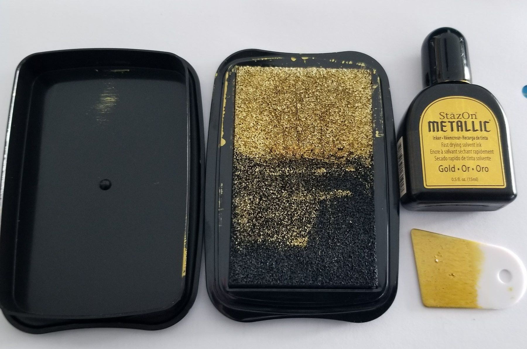 Timbri: StazOn Stempelkissen Gold Metallic – Usato da Frauenkappelen venduto da 77Adi 1