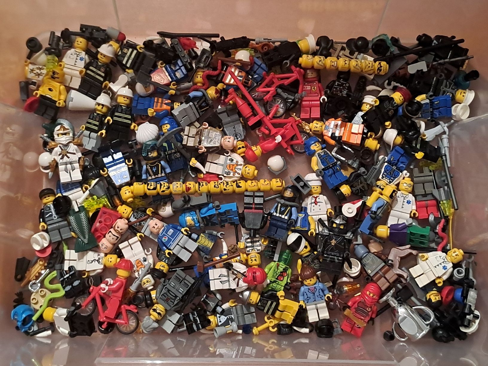 Lego Giocattoli: Lego Figuren Teile, etc. ab 1Fr. Versand möglich – Usato da Kestenholz venduto da Knox1973