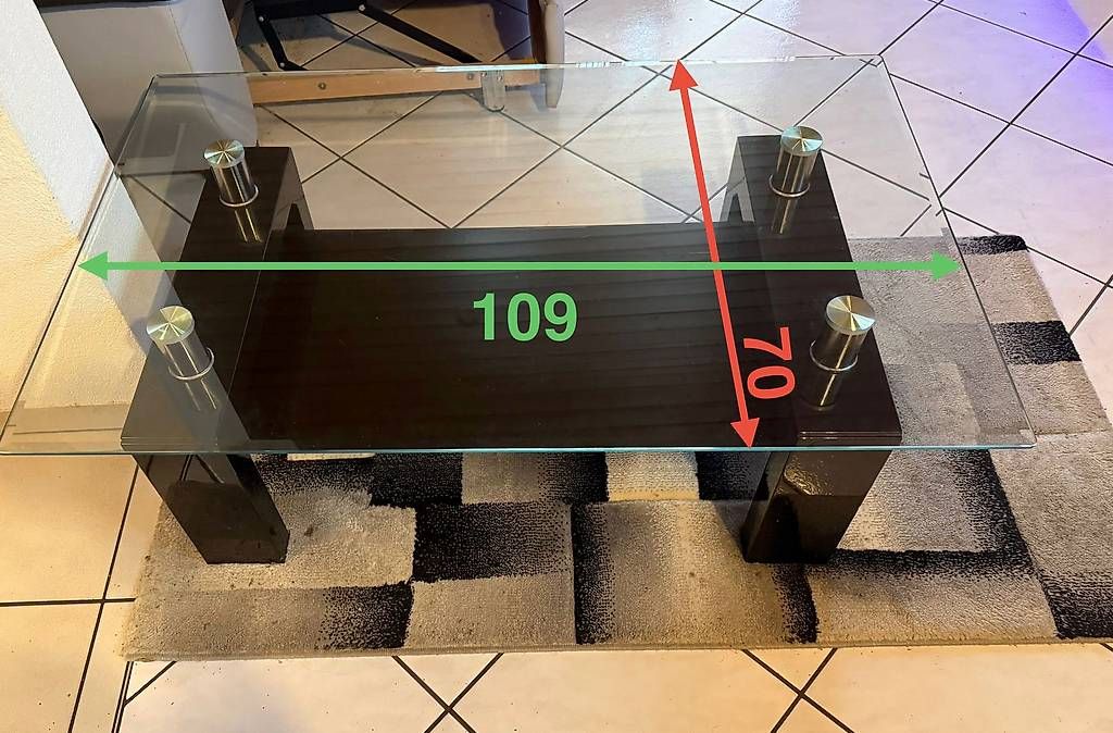 Tables: Salon-Tisch mit Teppich – D'occasion à Wil SG par smu_l76j 1