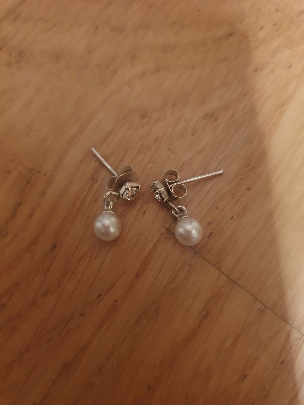 Boucles d'oreille: Elegante Ohrstecker mit unechten Perlen – D'occasion à Moosseedorf par Sonnenschein.. 1