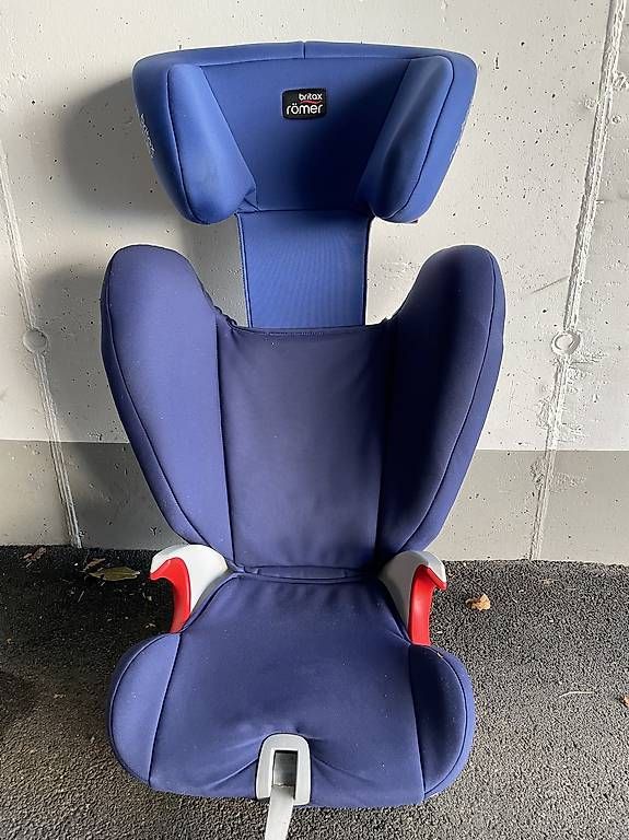 Seggiolini per auto: Britax Römer Kidfix SL – Usato da Hindelbank venduto da Clma