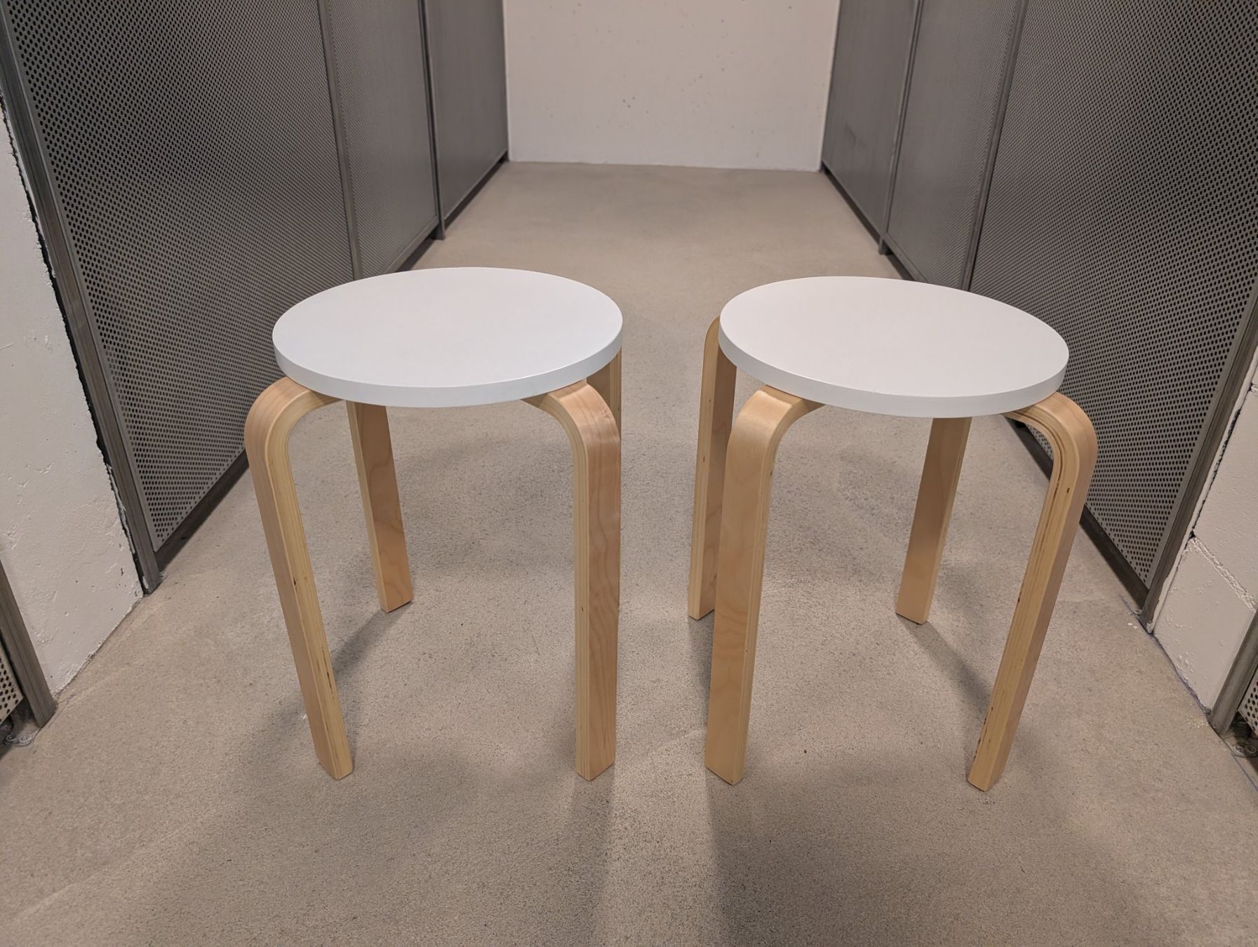 Pfister Hocker: Hocker / 2 Stück / Möbel Pfister – Gebraucht aus Hunzenschwil von Baruch
