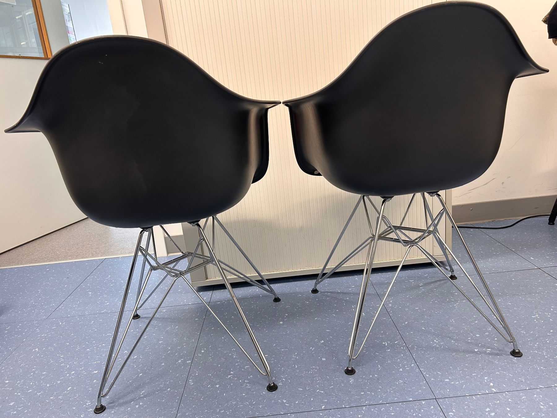 Eames Sedie: 2 chaises Vitra design Eames – Usato da Genève venduto da 7flo7 1