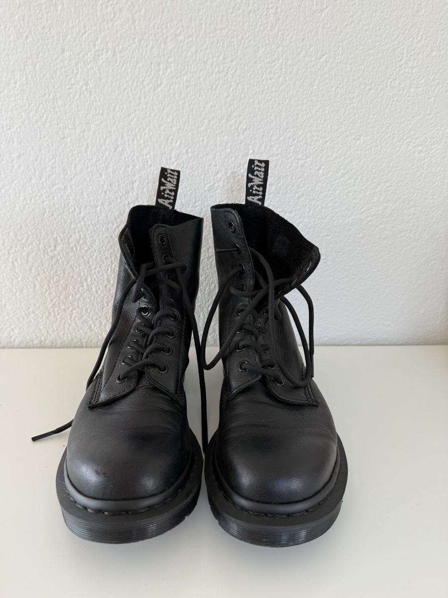 Dr. Martens Chaussures femmes: Dr. Martens, Pascal Mono (Frauen), Grösse 38 – Neuf (Voir description) à Biel/Bienne par jul_ghc6
