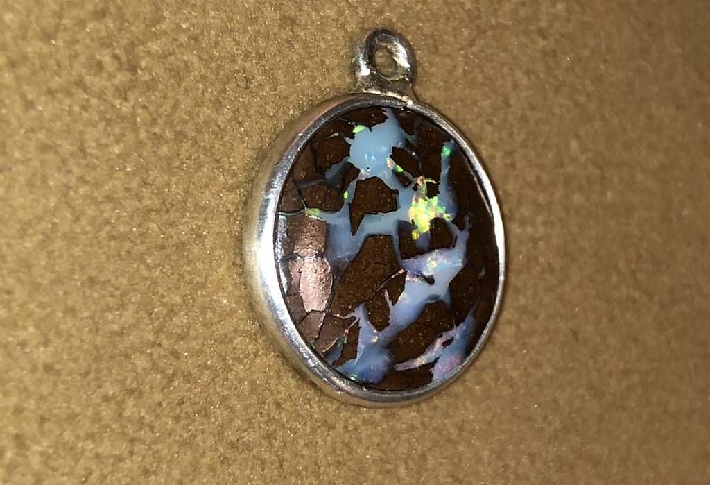 Ciondoli: Matrix Opal Anhänger in Silber gefasst – Usato da Wigoltingen venduto da SANDROPAL