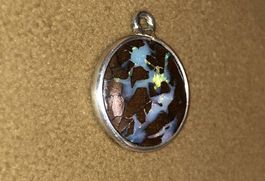 Matrix Opal Anhänger in Silber gefasst