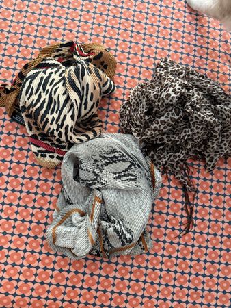 3er Set modische Damen-Schals mit Tiermuster, Top Zustand