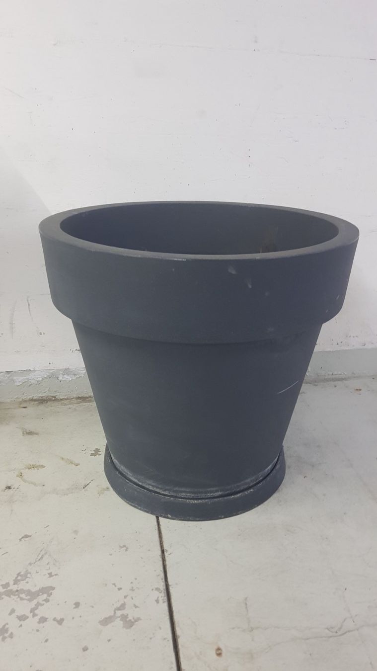Blumentöpfe: Blumentopf riesig 80cm – Gebraucht aus Niederrohrdorf von freestyle01