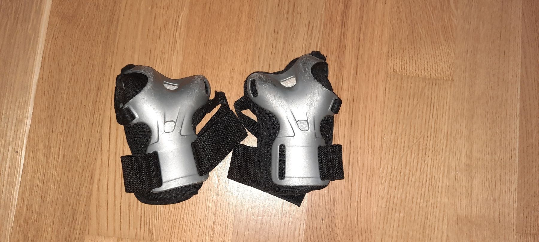 Skateboards: ***Handschoner*** für Inlineskate etc – Gebraucht aus Wädenswil von H2H_Secondhandshop