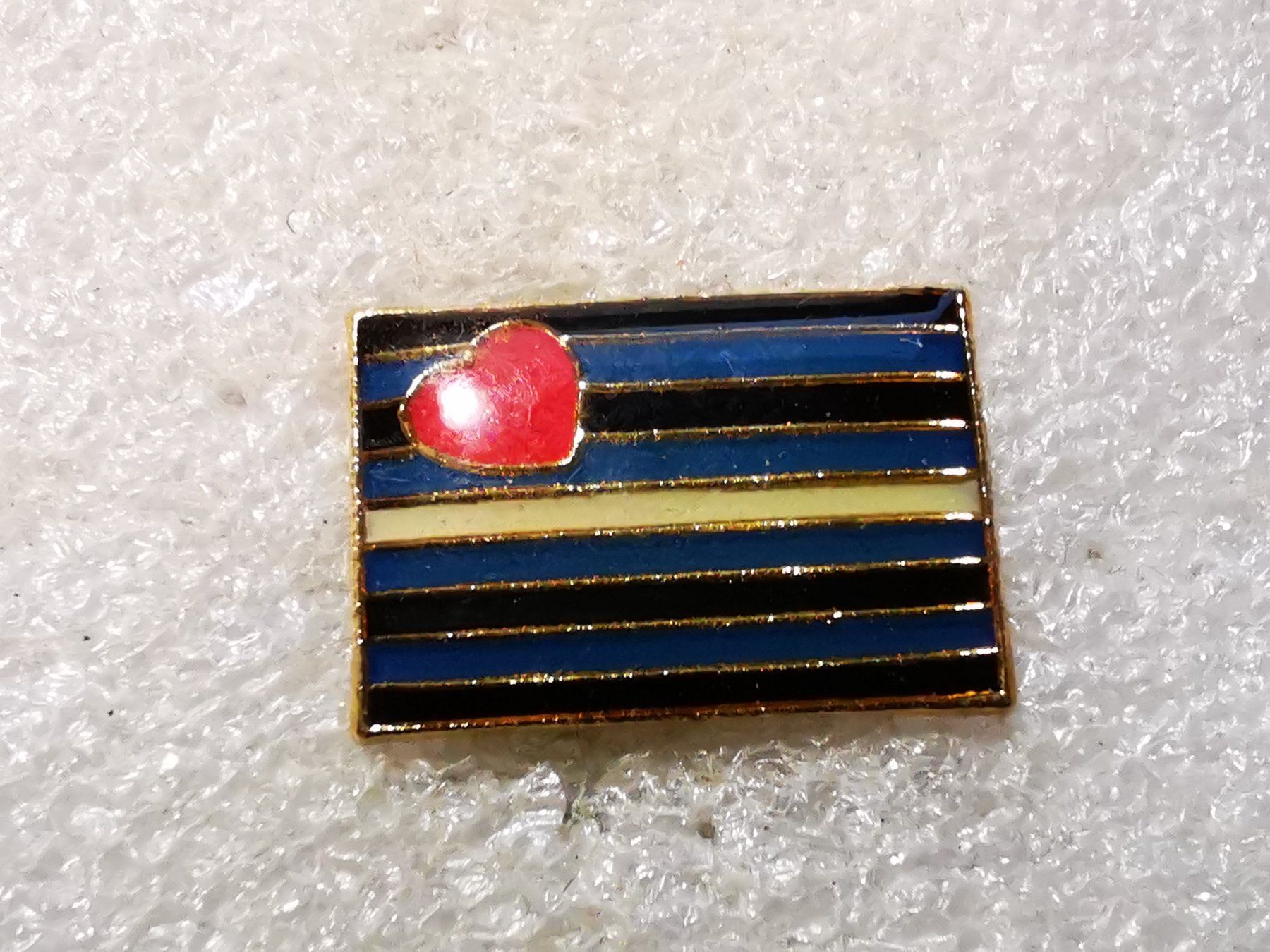 Placchette & Badge: Ansteckpin 85: Flagge Pride – Usato da Oppligen venduto da Pin-Fall-Shop
