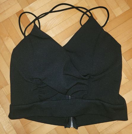 58. Crop top noir avec bretelles fines, taille XS