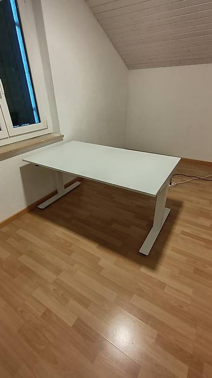 Scrivanie: Höhenverstellbarer Tisch – Usato da Niederlenz venduto da Gwaihir87 1