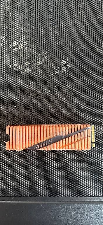 Dischi rigidi: Gigabyte 1000GB SSD – Usato da Lütisburg venduto da mel_9bdq