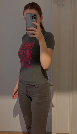Graues Sport-Shirt