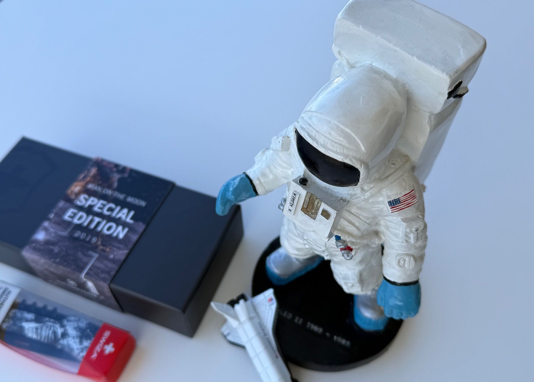 Victorinox Coltelli tascabile: Victorinox "Man on the Moon" Special Edition 2019 Set – Nuovo (secondo la descrizione) da Luzern venduto da Cabriolet