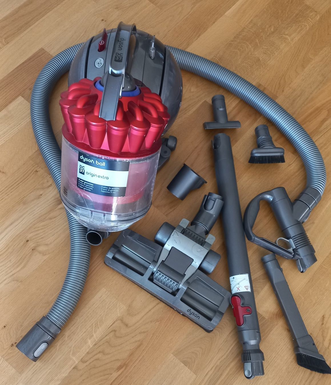 Dyson Staubsauger & Zubehör: Dyson Ball DC37 Origin Extra gebraucht einige Teile defekt – Gebraucht aus Schliern b. Köniz von joni20