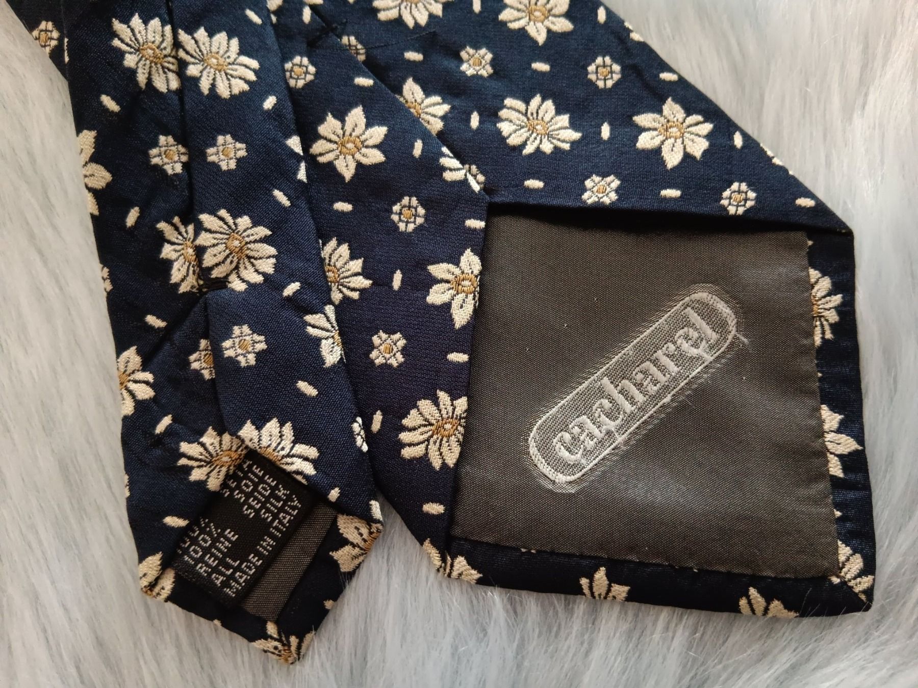 Cravatte: CACHAREL Cravate en soie / Seiden Krawatte – Usato da Cossonay-ville venduto da Super-Price-Quality 4
