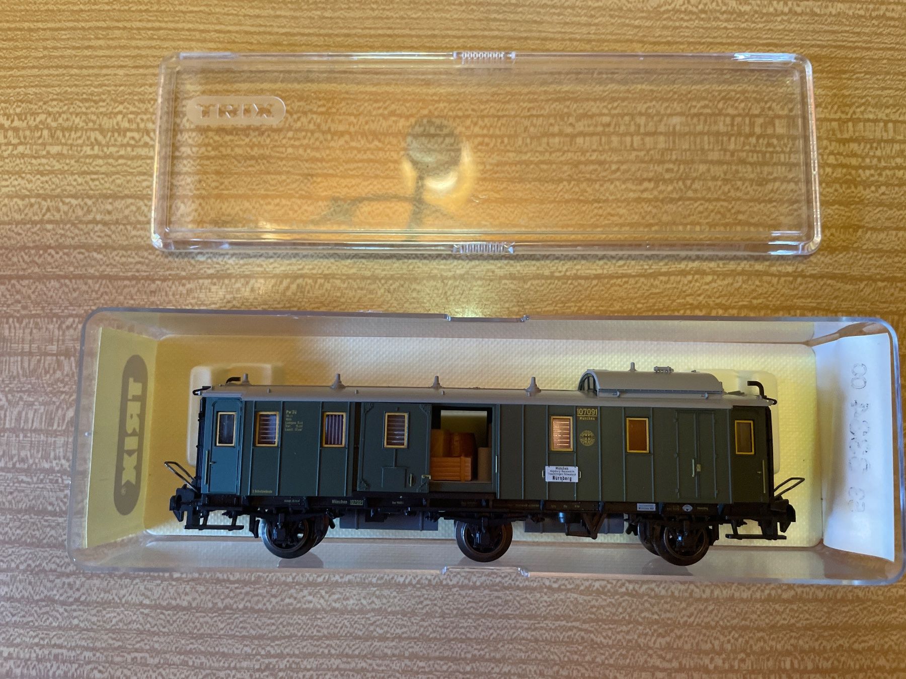 Trix Trains électriques: Trix Express H0 53333400 DB – D'occasion à Suhr par Daneli7 4