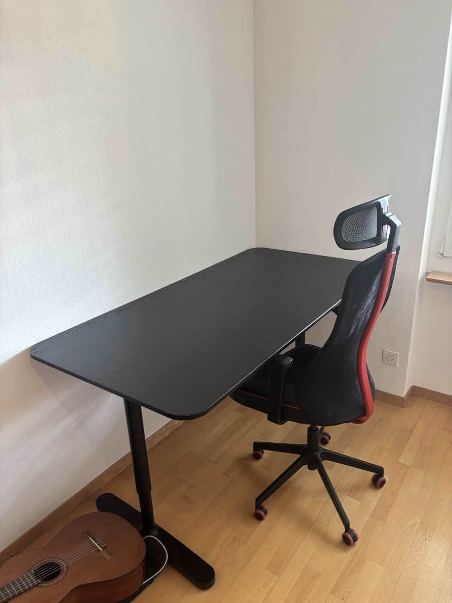 Scrivanie: Ikea Gaming Desk & Chair Combo  – Usato da Kloten venduto da kei_xcp5