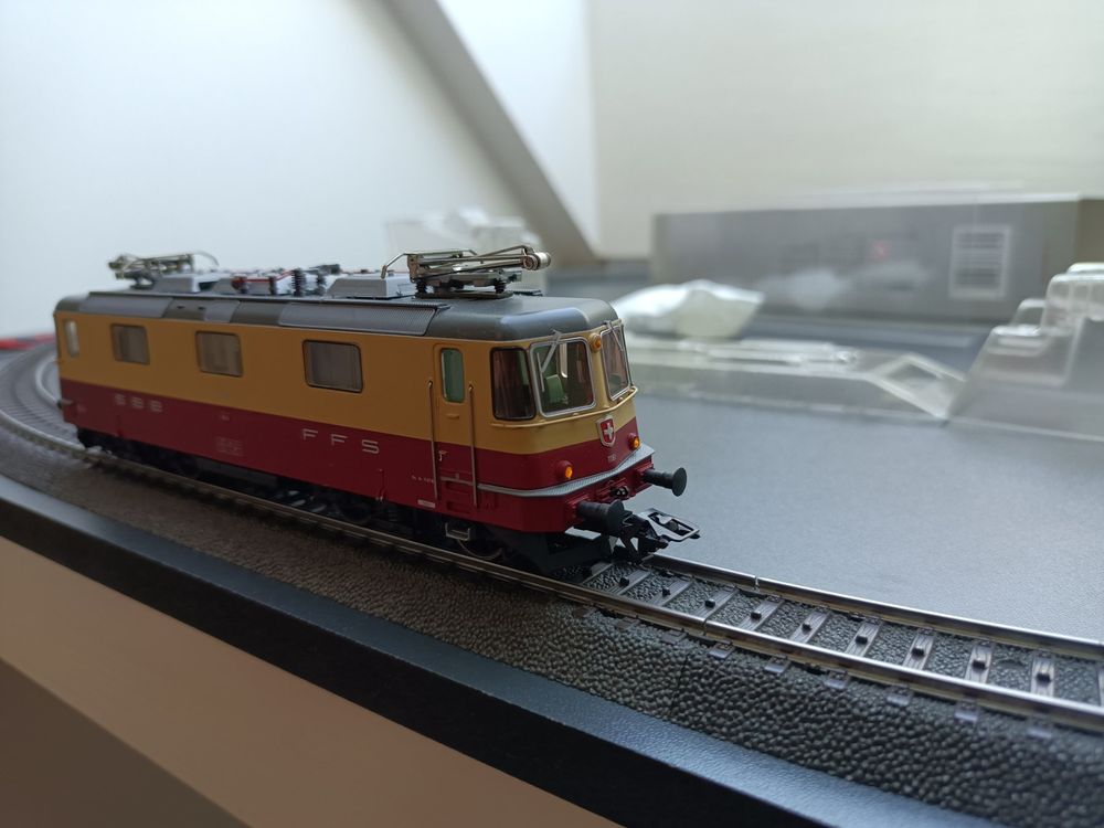 Märklin 37343 Re 4/4 II 11161 SBB TEE, digital (Gebraucht) in