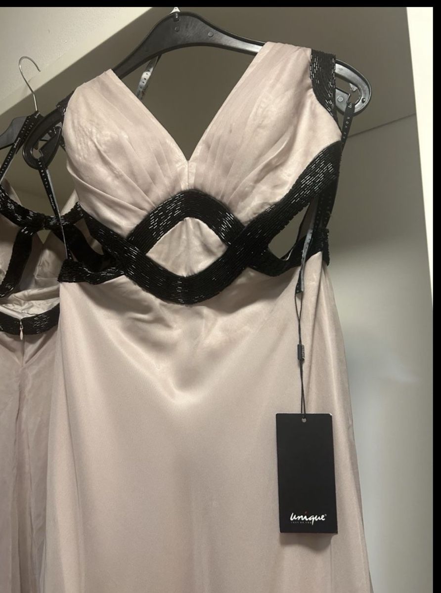 Robes: Abendkleid Unique Perlen bestickt lang hellgrau neuwertig – Neuf avec emballage d'origine à Marthalen par ber_5l95