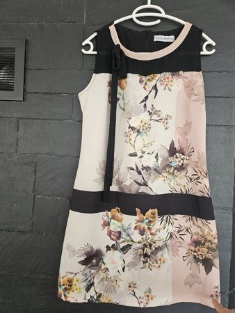 Süsses Kleid von Rinascimento mit Schlaufe in Grösse M